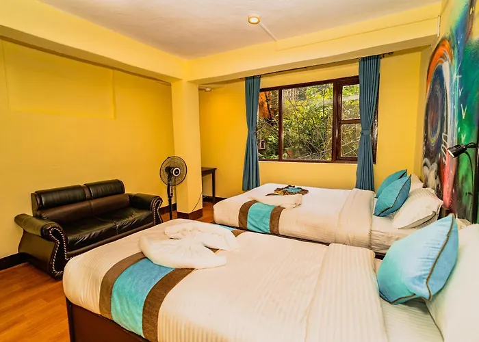 Rest Up Hostel *
